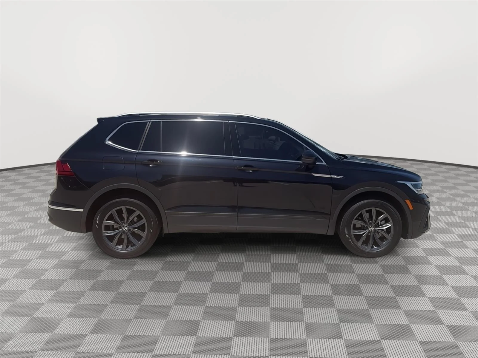 Used 2023 BLACK Volkswagen SE image 13