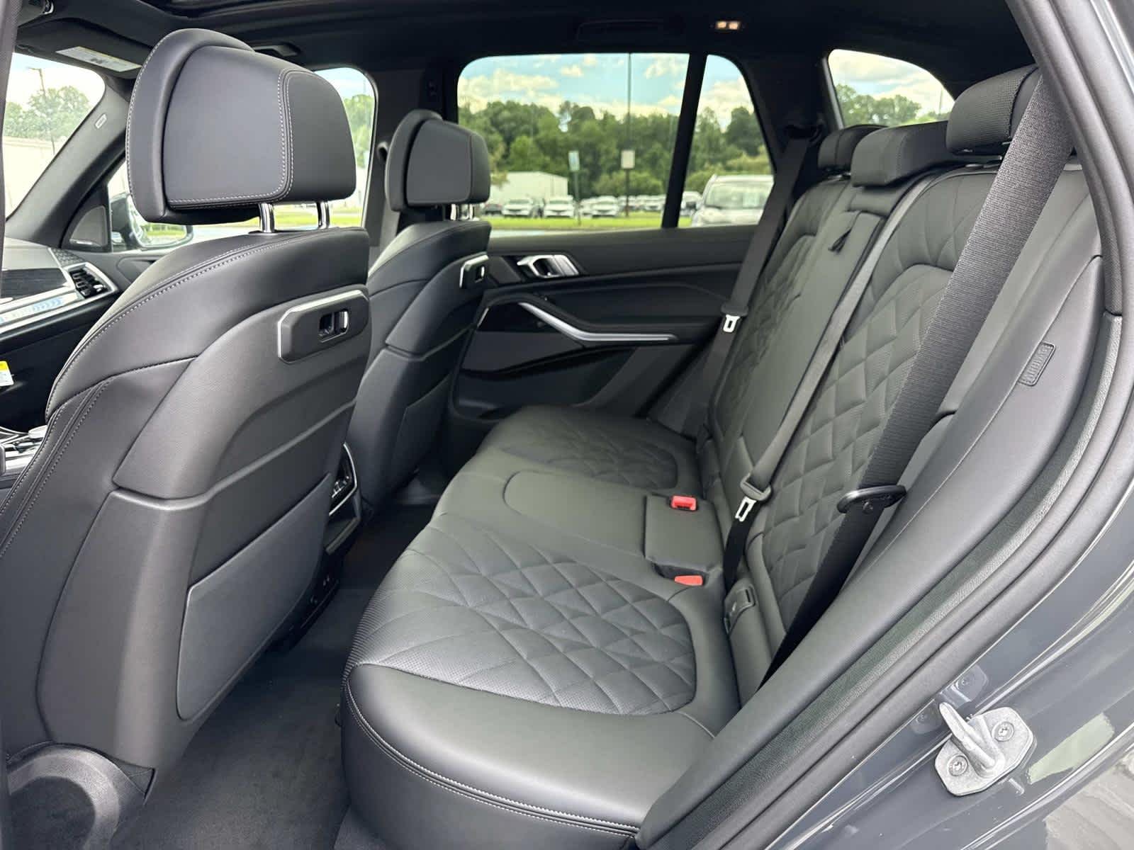 New 2026 Dravit Grey Metallic BMW xDrive40i image 15