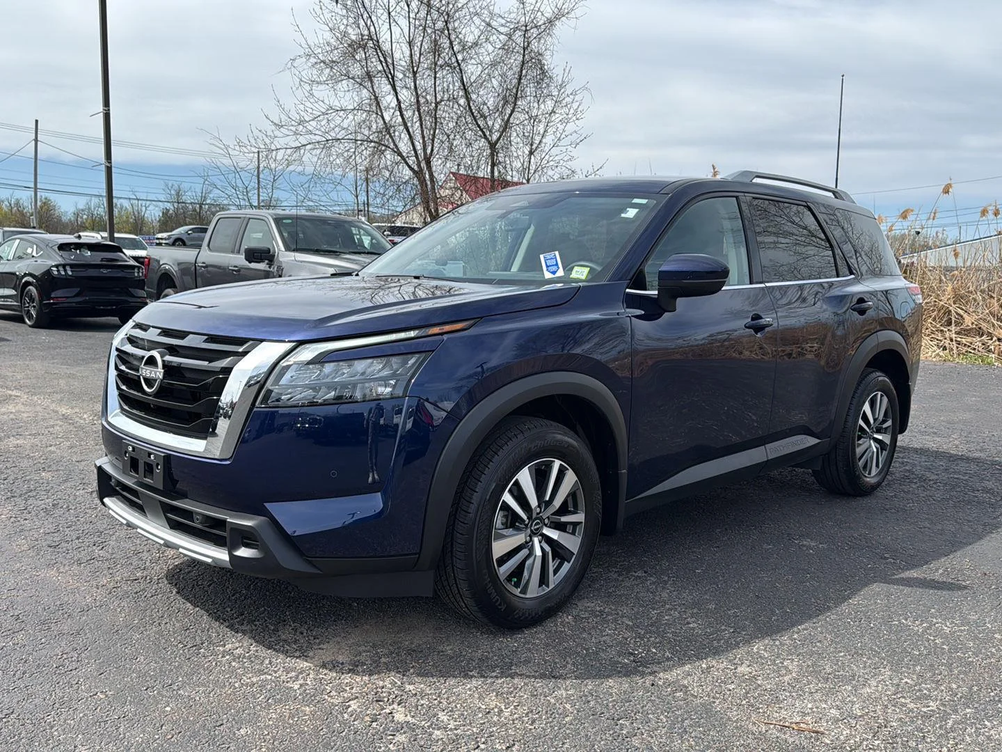 Used 2025 Deep Ocean Blue Pearl Nissan SL image 18