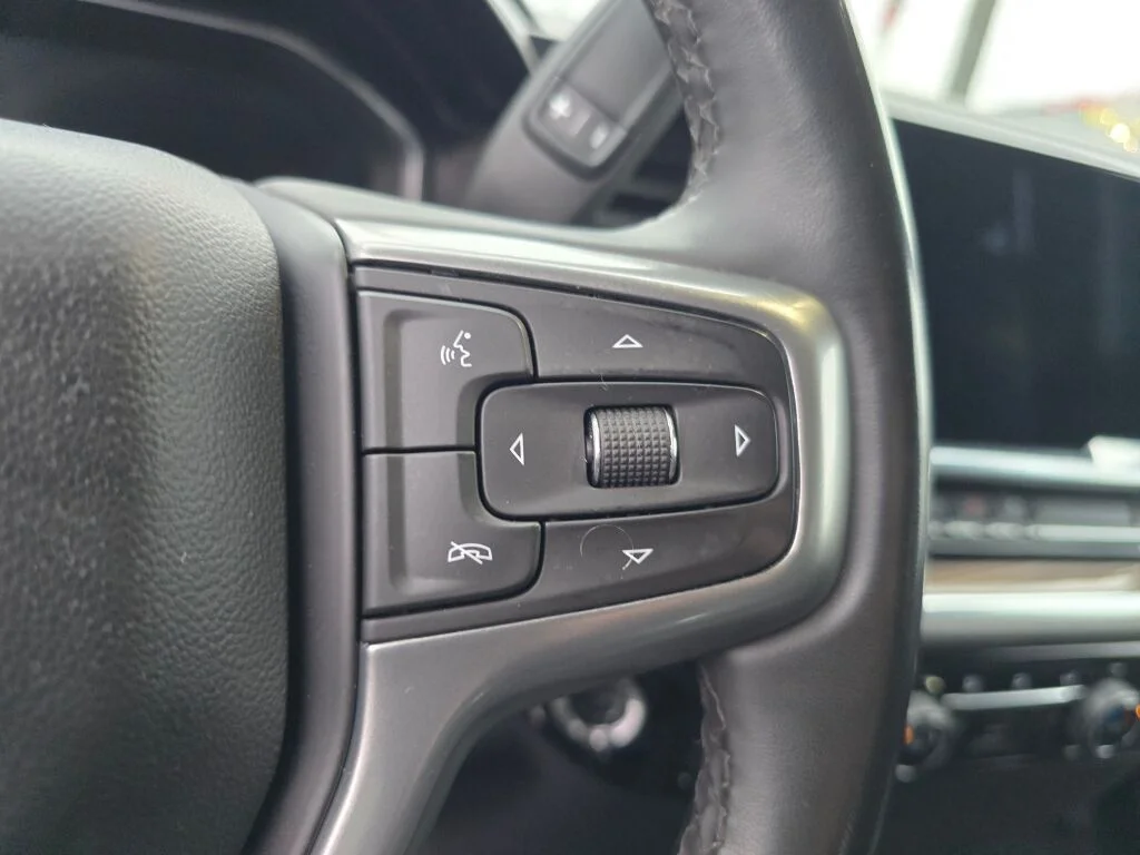 Used 2024 Summit White Chevrolet LT image 23