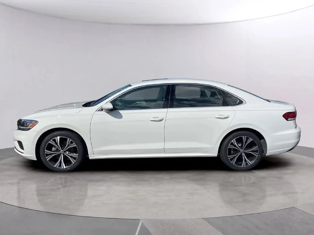 Used 2022 Volkswagen Passat SE with VIN 1VWSA7A37NC008333 for sale in Racine, WI