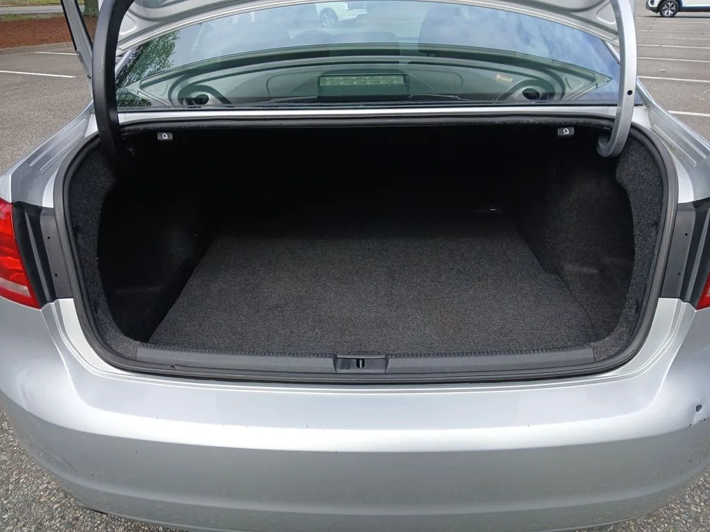 Used 2012 Silver Volkswagen 2.5 S image 20