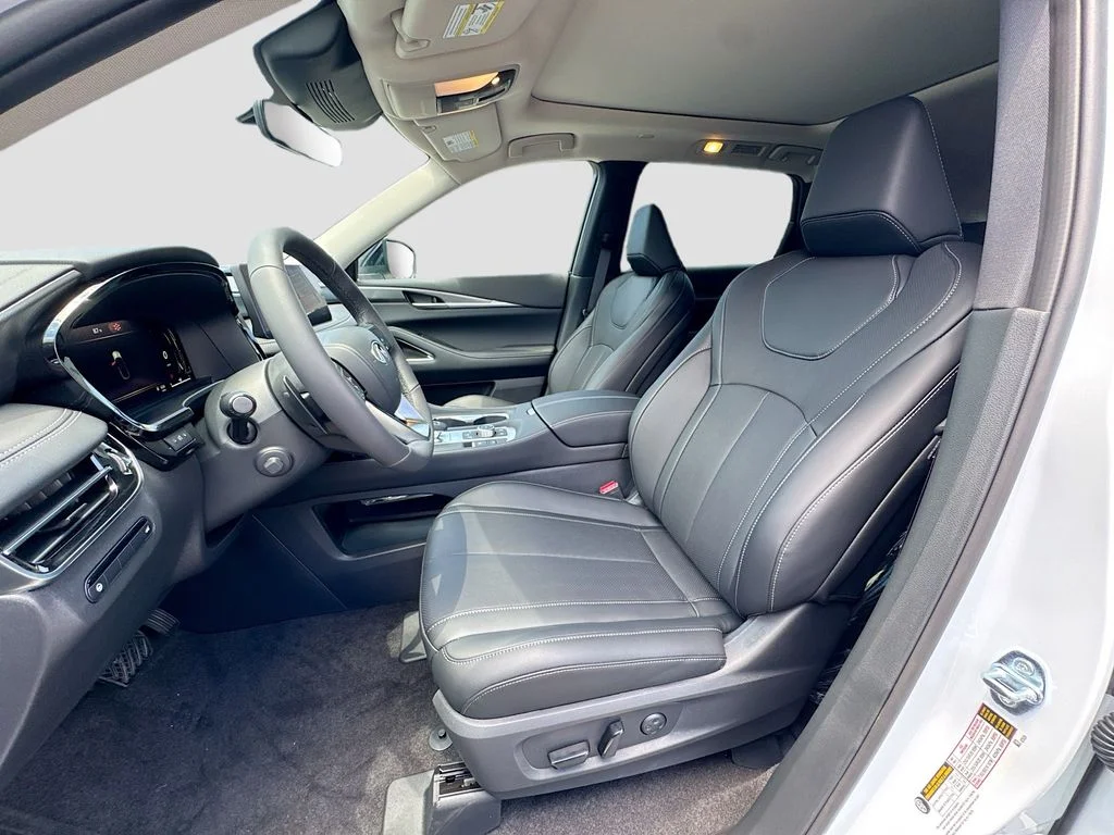 New 2027 RADIANT WHITE INFINITI Luxe FWD image 22