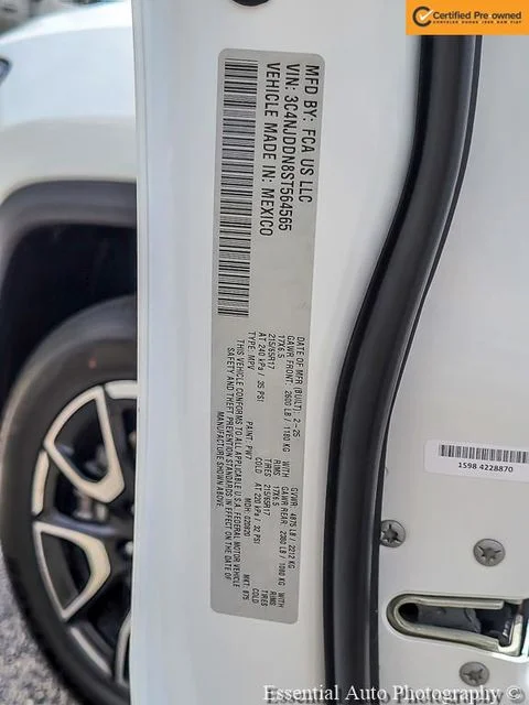 Certified Used 2025 White Jeep Trailhawk image 29