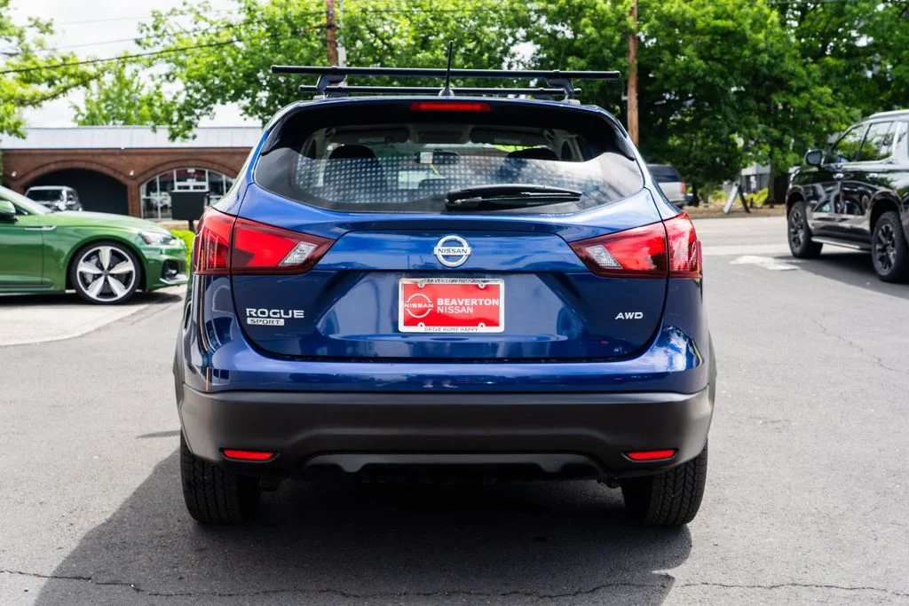 Used 2019 Blue Nissan S image 5