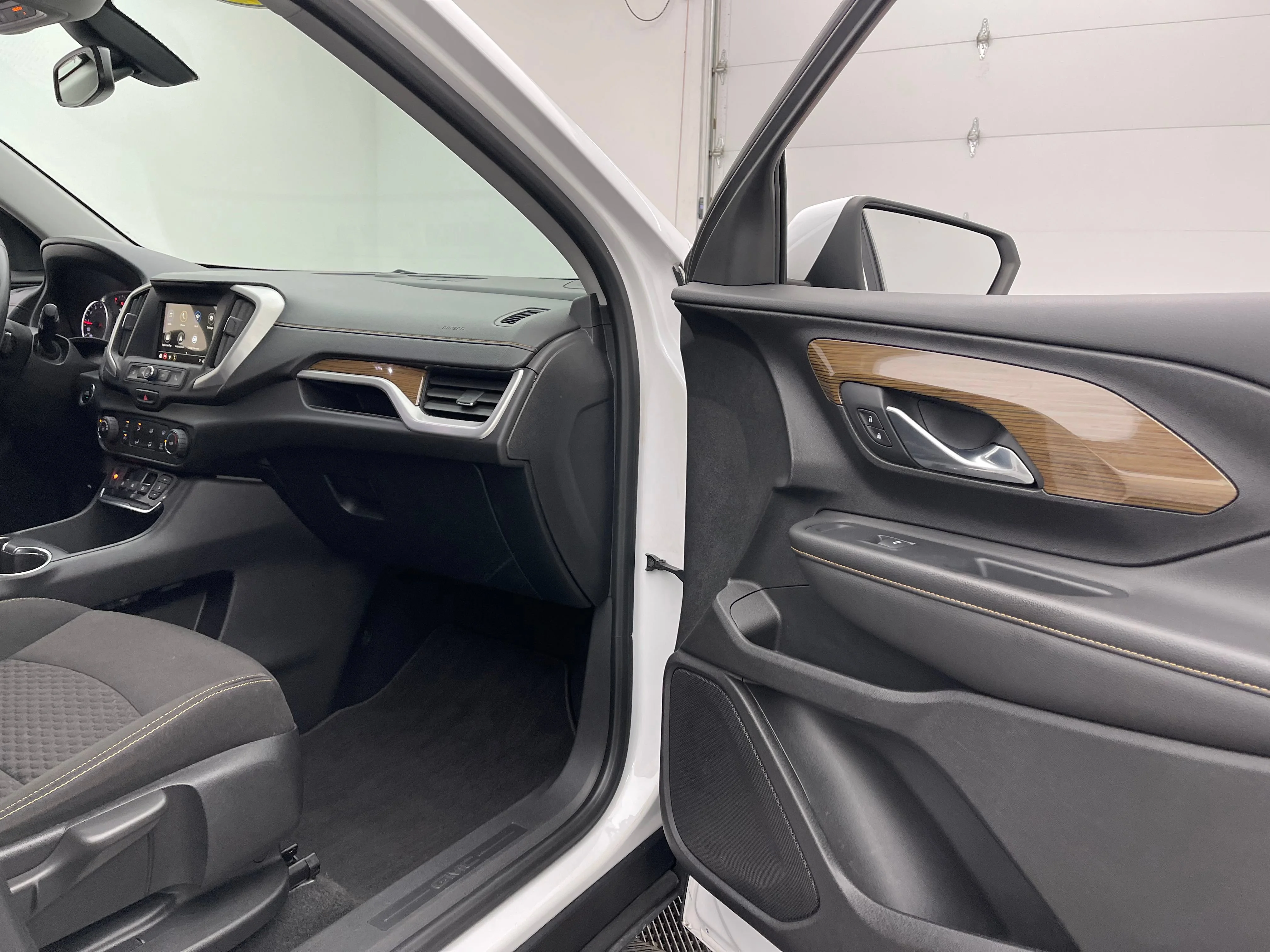Used 2019 SUMMIT WHITE GMC SLE image 27