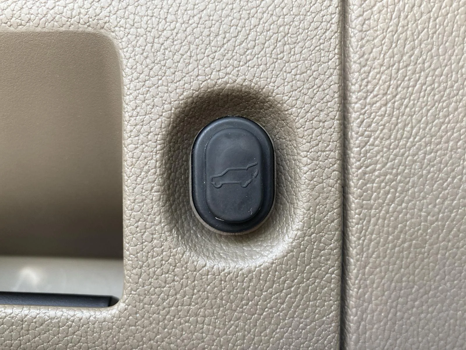 Used 2018 Summit White Chevrolet Premier image 8