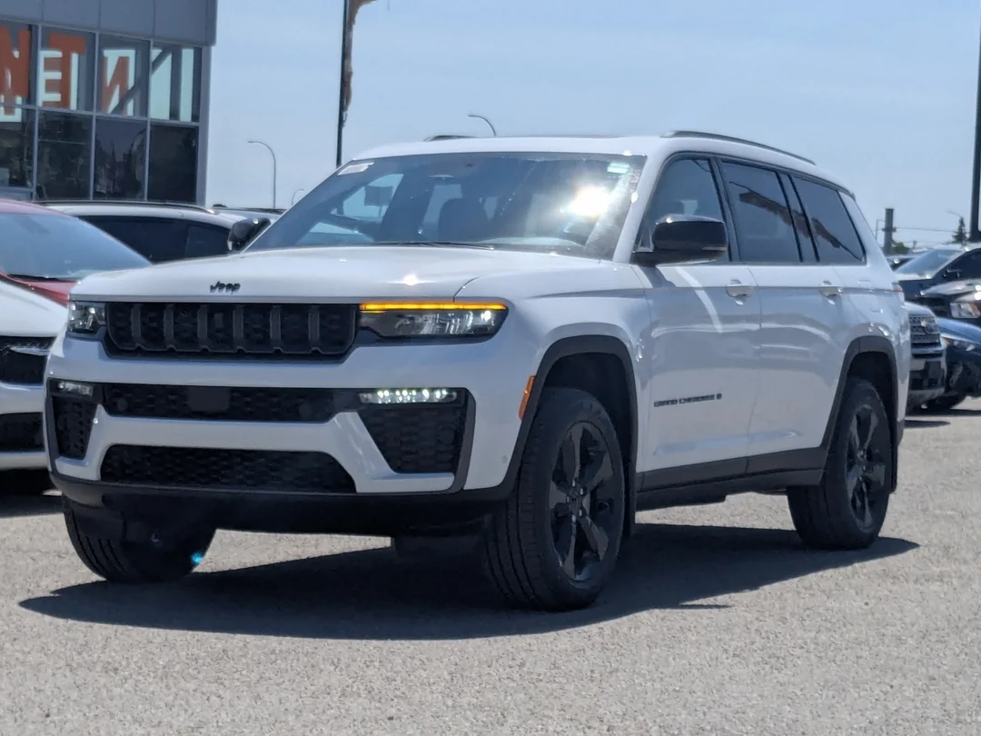 New 2026 White Jeep Limited - - 4x4 - Dual- Pane Panoramic Sunroof - Trailer Tow Pkg - 9 Spkr/Subwoofer & More! image 4