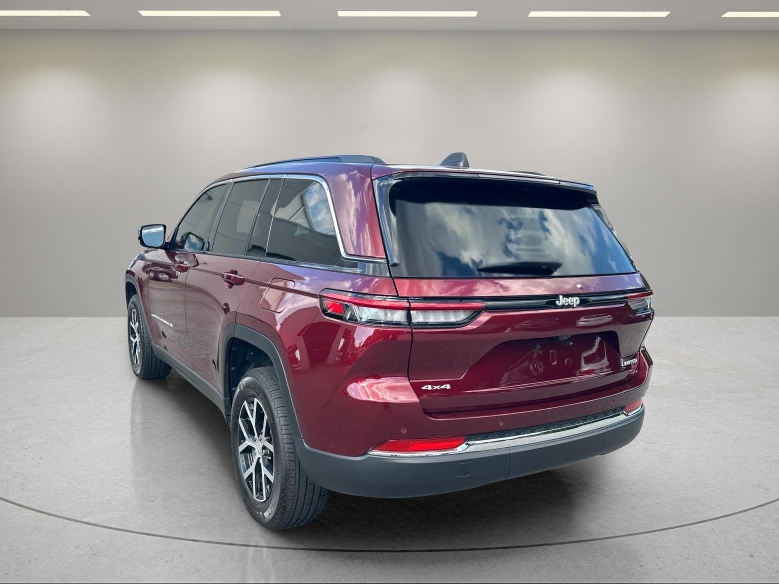 Used 2024 Velvet Red Pearlcoat Jeep Limited image 3
