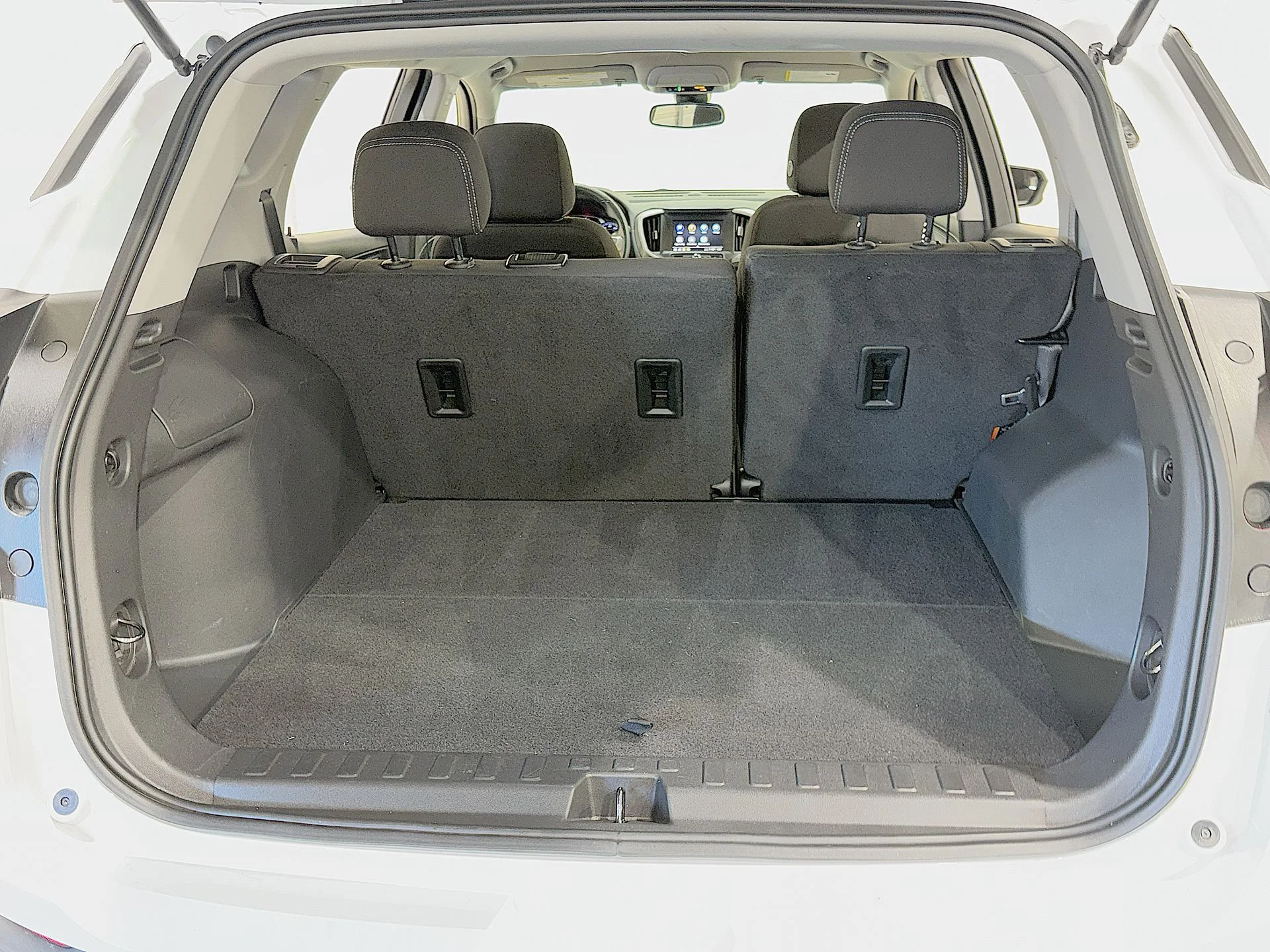 Used 2023 Summit White GMC SLE image 23