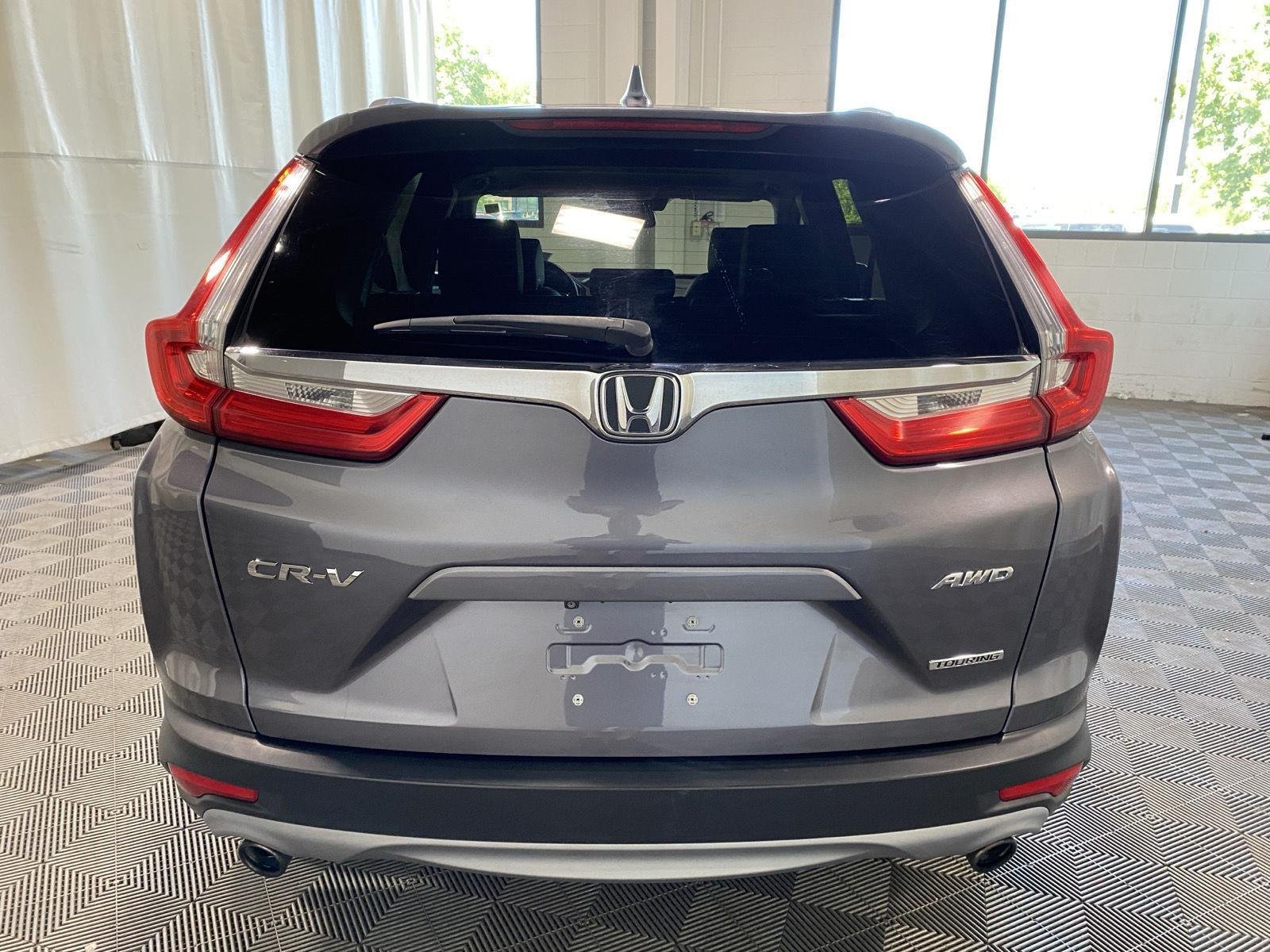 Used 2019 Modern Steel Metallic Honda Touring image 7
