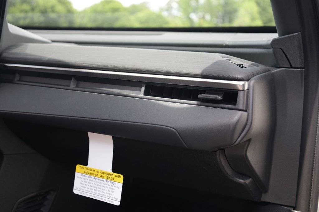 New 2026 Wind Chill Pearl <sup>1</sup> Toyota  SE image 17