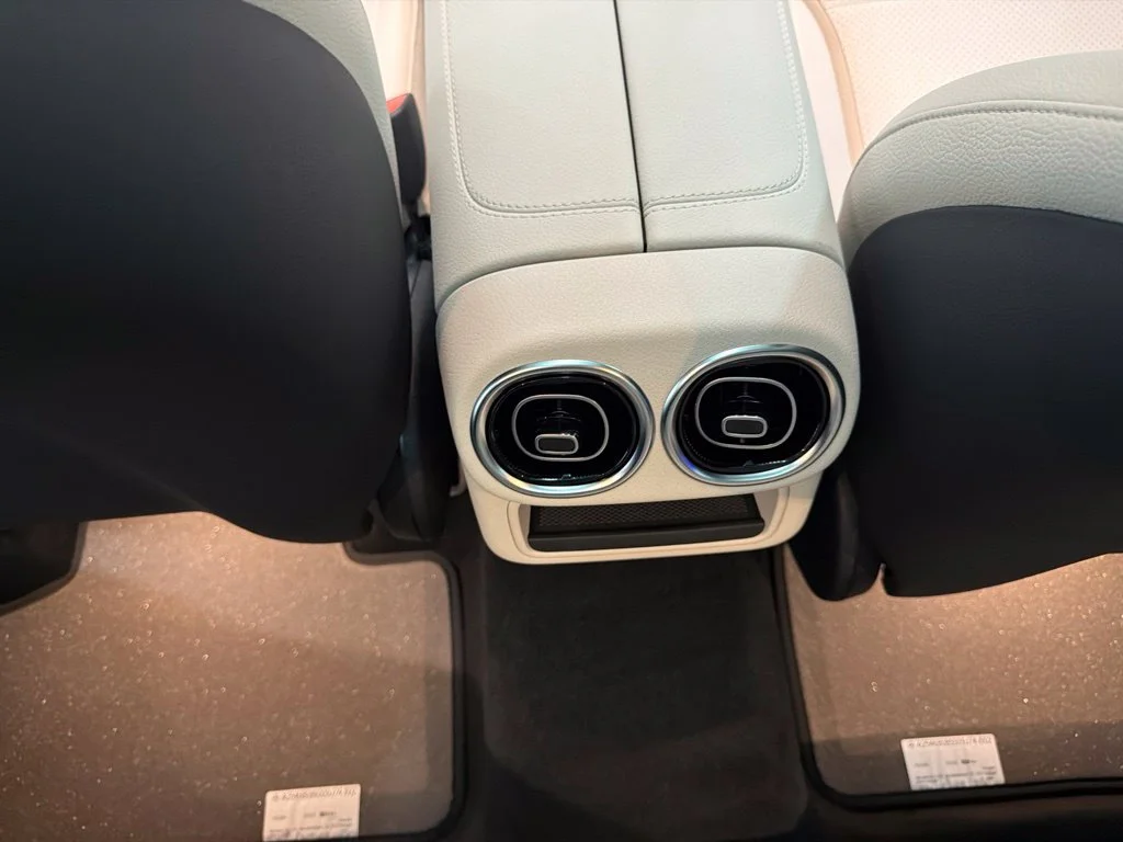 New 2027 Silver Mercedes-Benz GLC 300 image 24