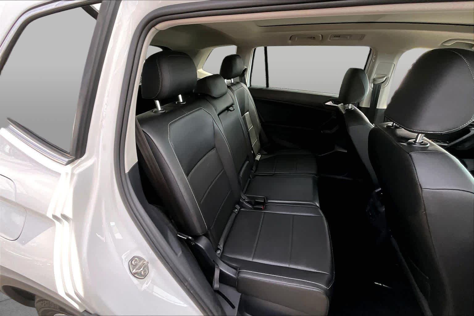 Used 2019 Pure White Volkswagen SE image 20