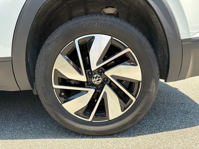 Used 2025  Volkswagen 2.0T SE w/Technology image 20
