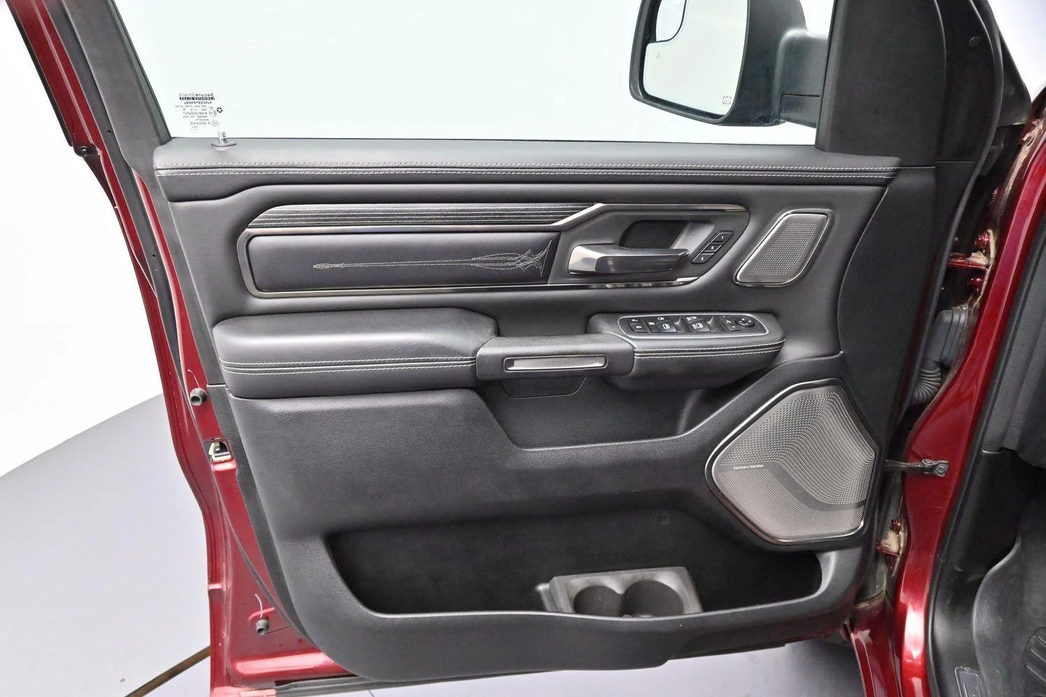 Used 2020 Delmonico Red Pearlcoat Ram Limited image 10
