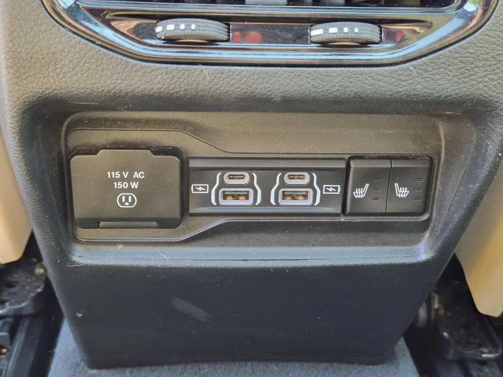 Used 2022 White Jeep 4xe image 27