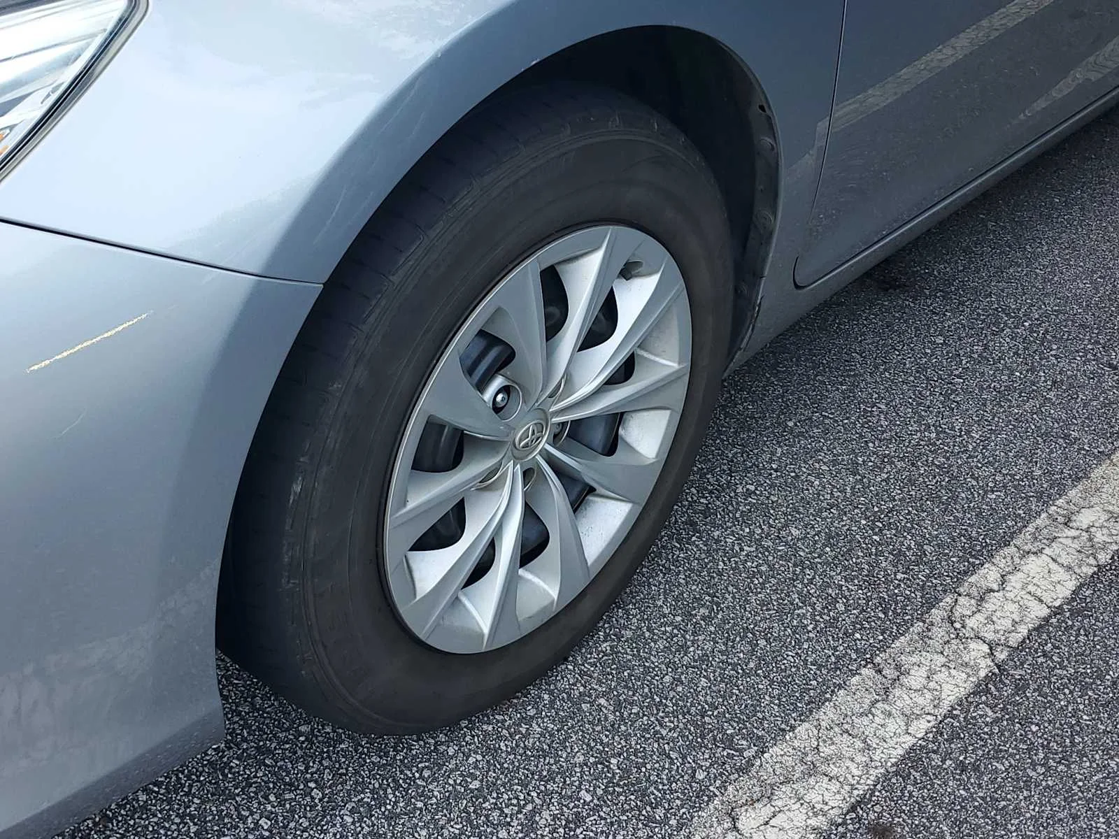 Used 2016 Celestial Silver Metallic Toyota XLE image 6