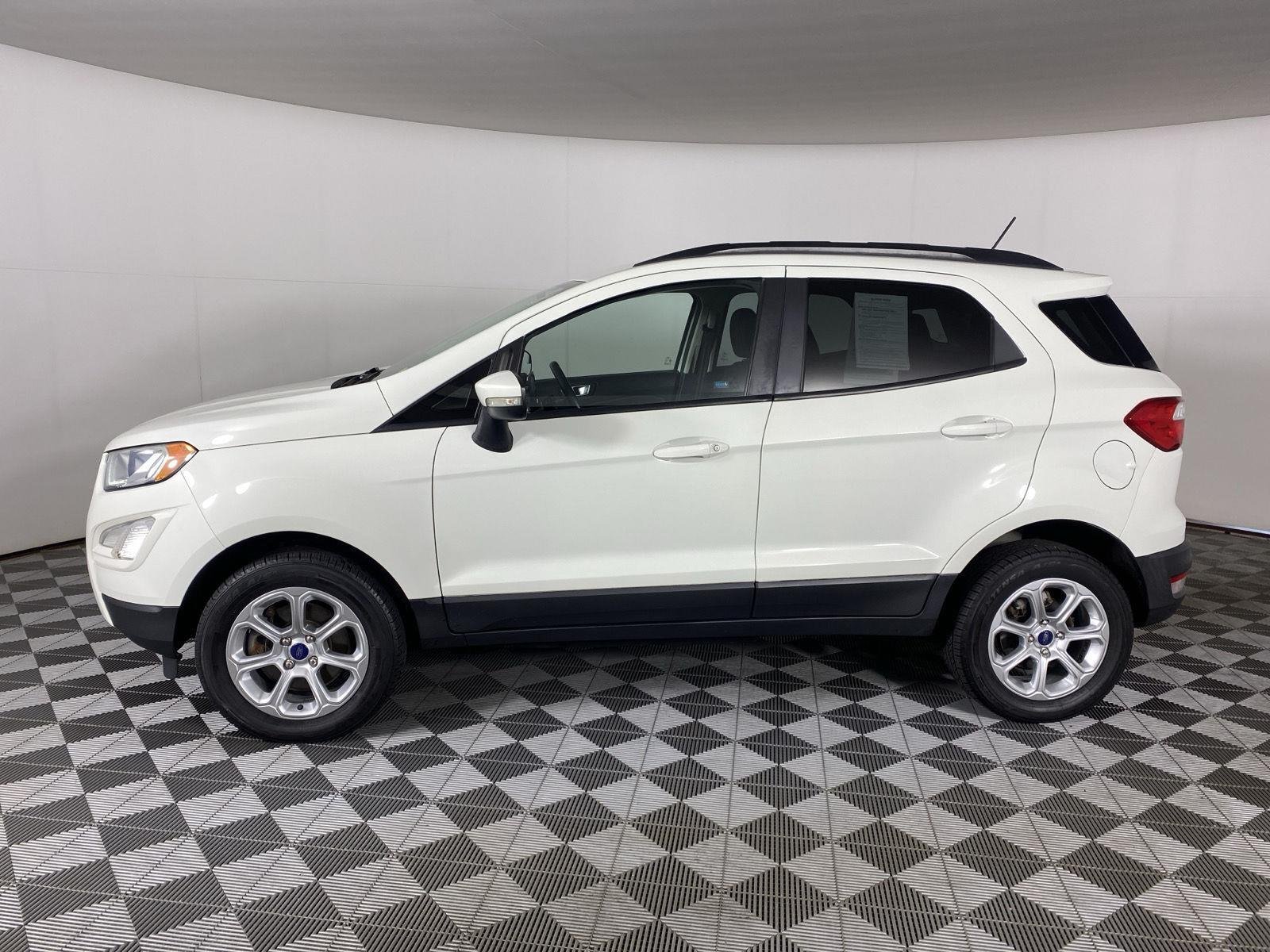 Used 2019 Diamond White Ford SE image 8