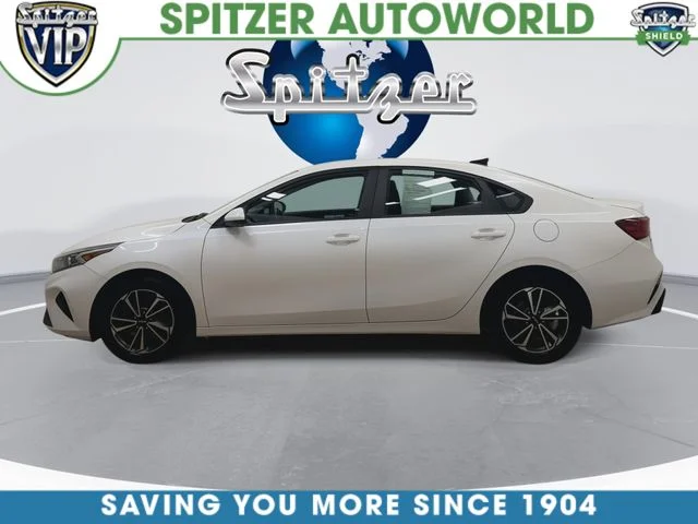 Used 2022 Snow White Pearl Kia LXS image 6