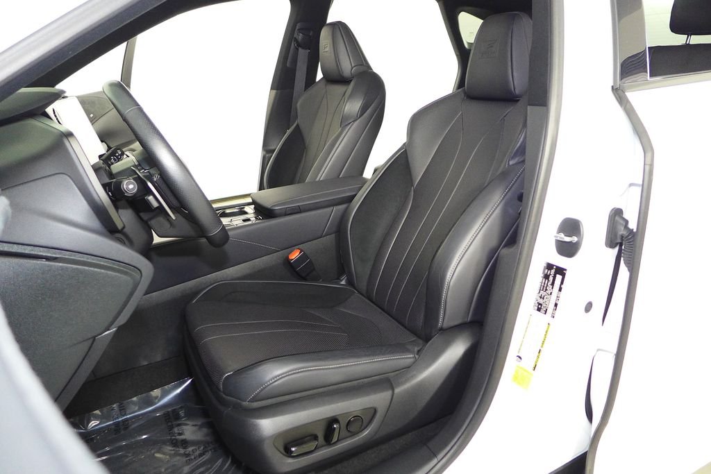 Used 2023 Ultra White Lexus 500h F SPORT Performance image 22