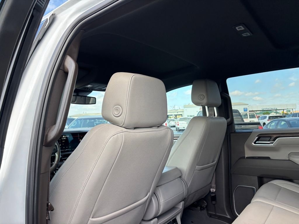 Used 2025 White GMC SLT image 23