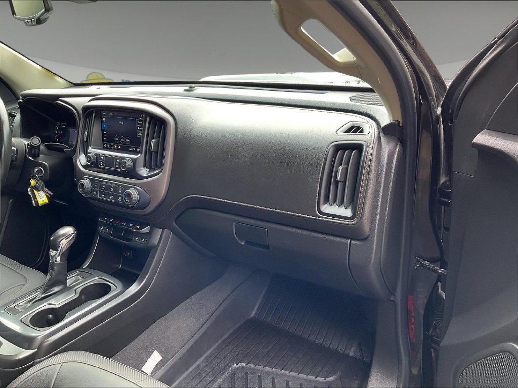 Used 2022 Black GMC AT4 w/Leather image 13