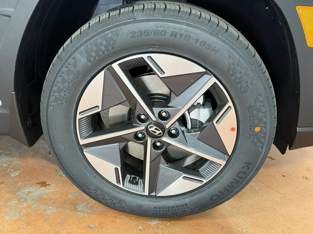 New 2026 Shimmering Silver Hyundai SEL image 5
