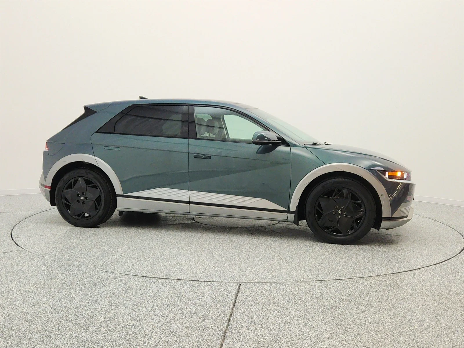 Used 2024 Digital Teal Hyundai Limited RWD image 4