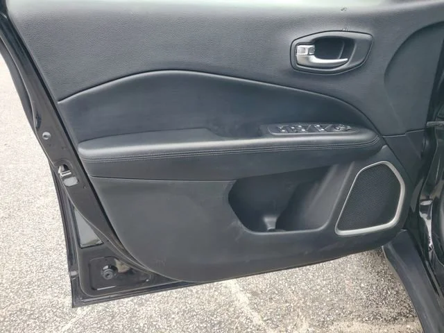 Used 2018 Diamond Black C Jeep Altitude image 8