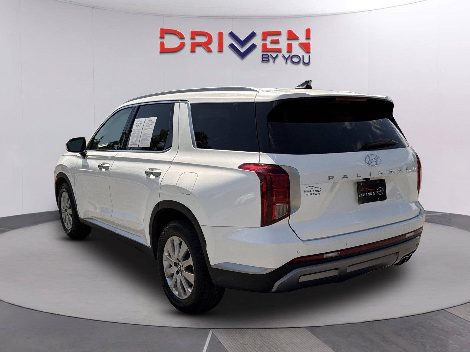 Used 2024 Hyper White Hyundai SEL 7P image 5