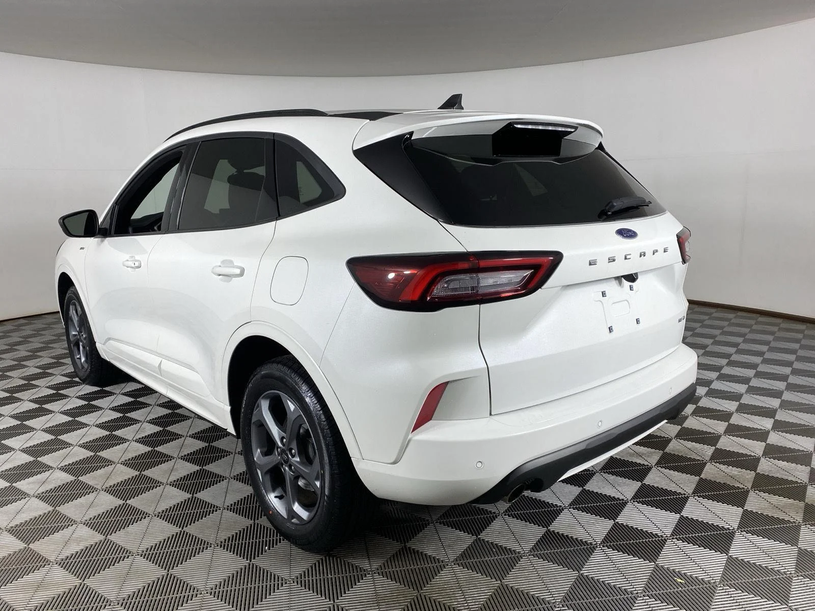 Used 2024 Star White Metallic Tri-Coat Ford ST-Line image 15