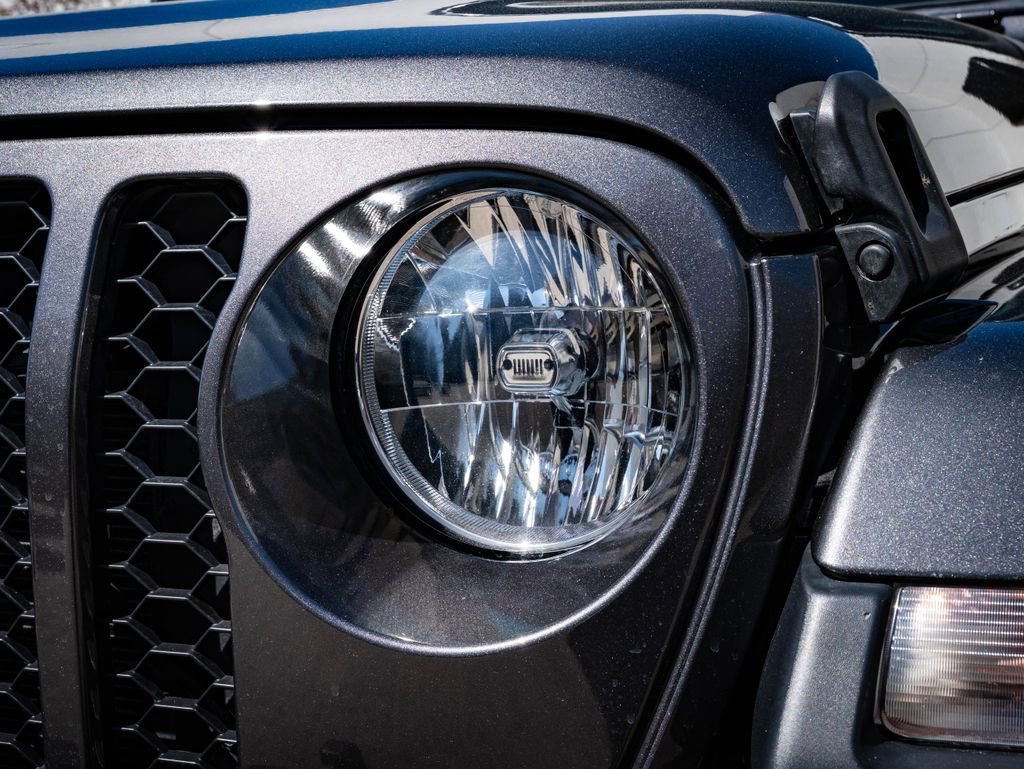 Used 2023 Granite Crystal Metallic Clearcoat Jeep Sport S image 14