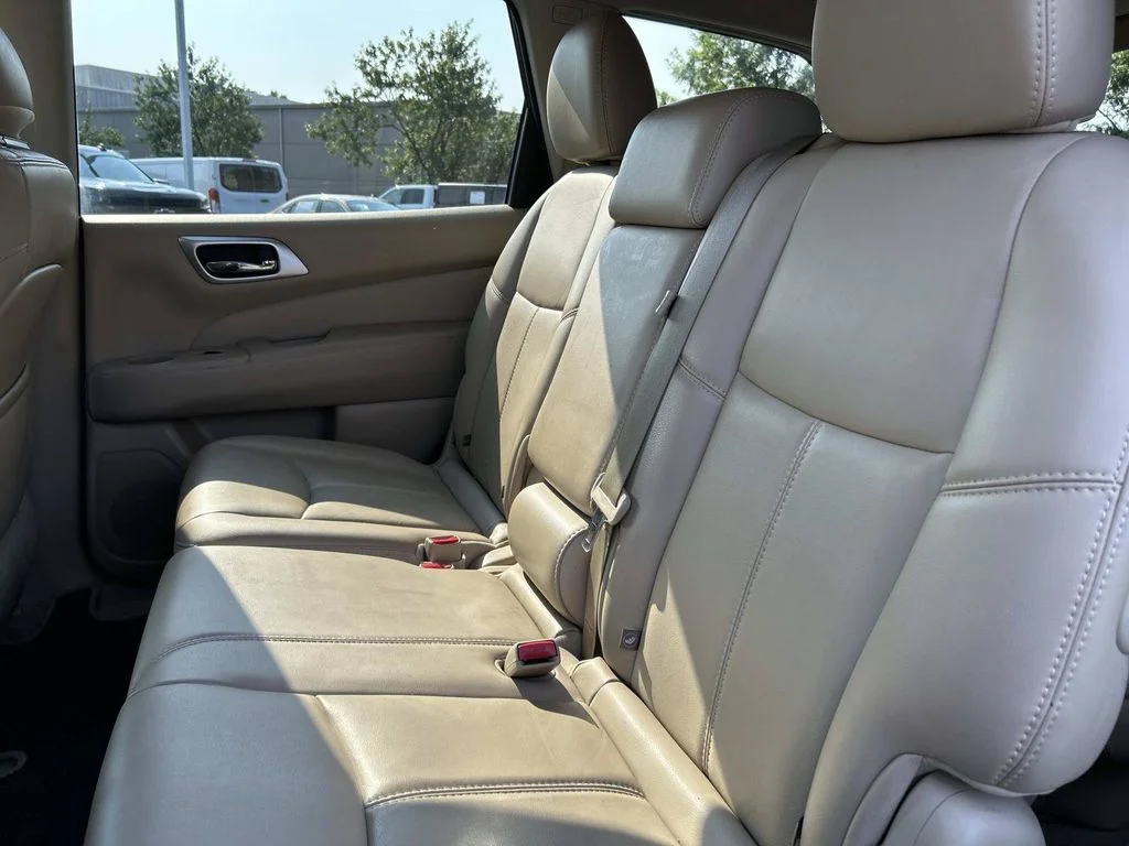 Used 2015 White Nissan SL image 16