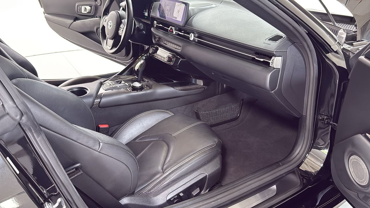 Used 2021  Toyota 3.0 image 17