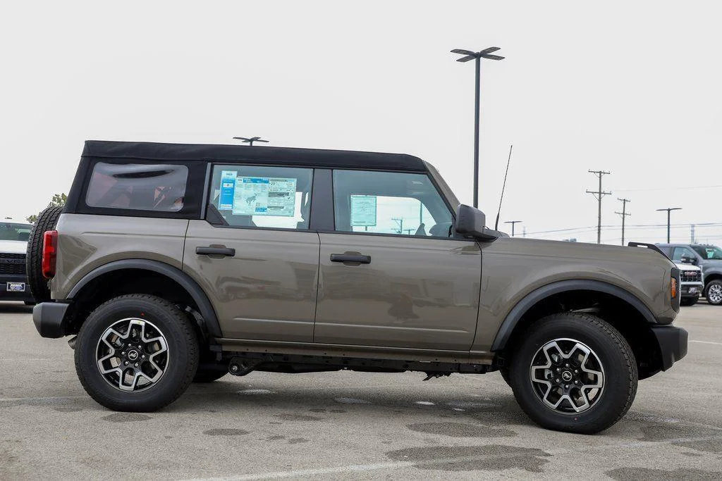 2025 Ford Bronco 4-Door Base - Photo 7