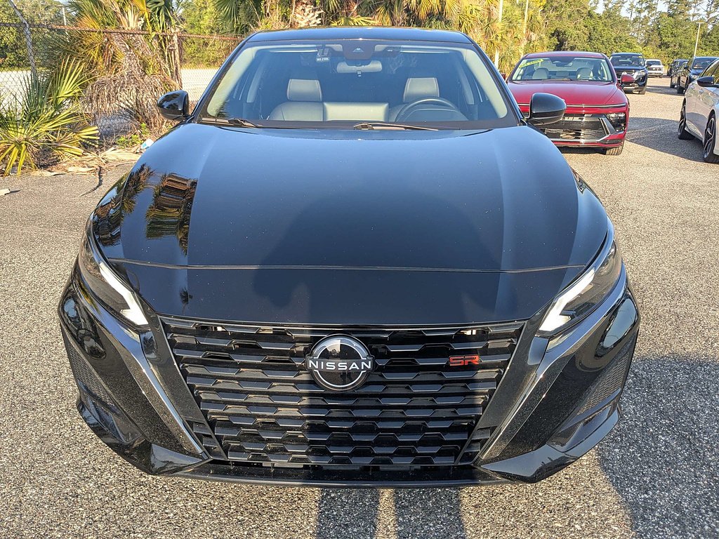 2025 Nissan Altima SR - Photo 9