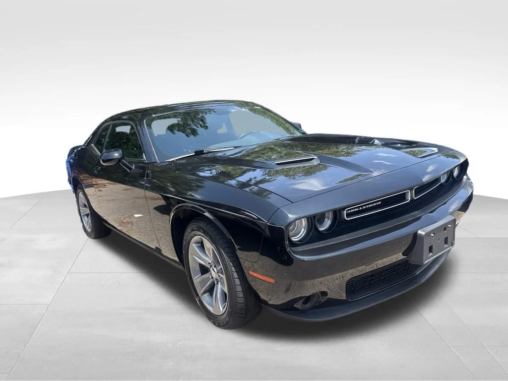Used 2021 Green Dodge SXT image 8