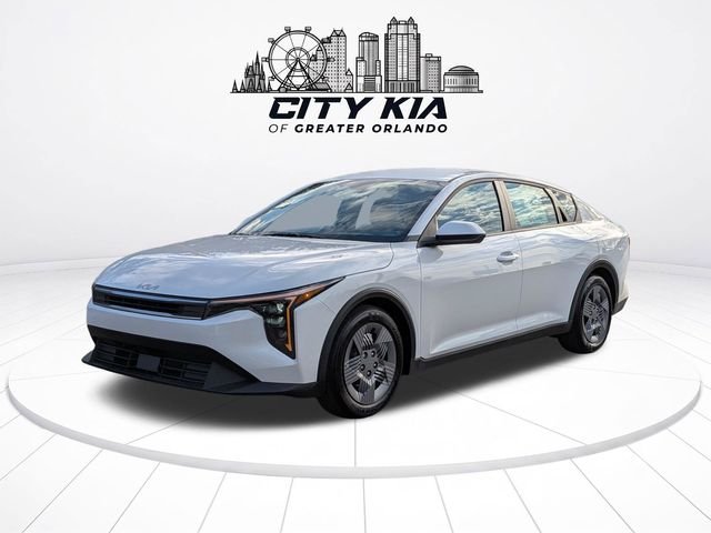 New 2026 Snow White Pearl Kia LX image 2