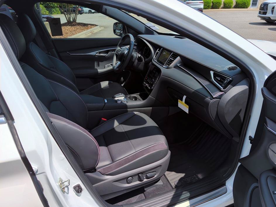 Certified Used 2025 Radiant White INFINITI SENSORY image 12
