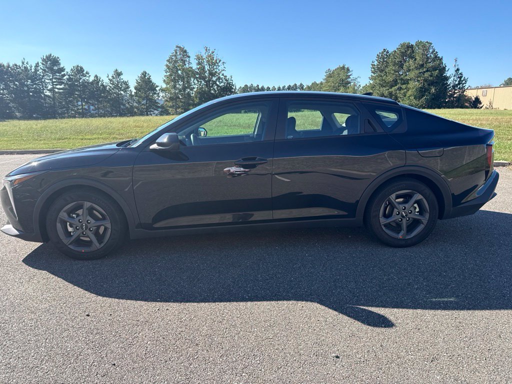 Used 2026 Black Kia LXS image 4