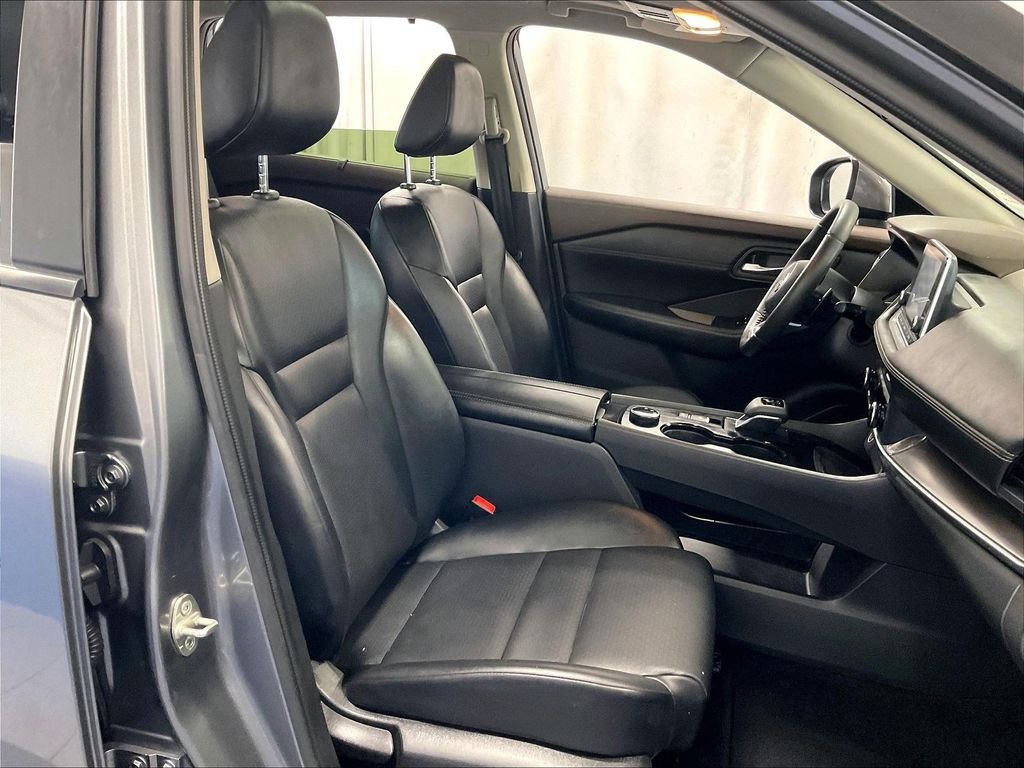 Used 2023 Gray Nissan SV image 11
