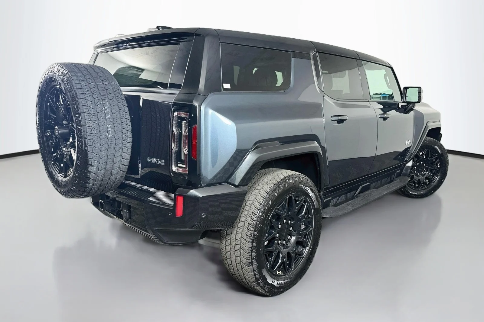 Used 2026 Graphite Blue Metallic GMC 2X image 12