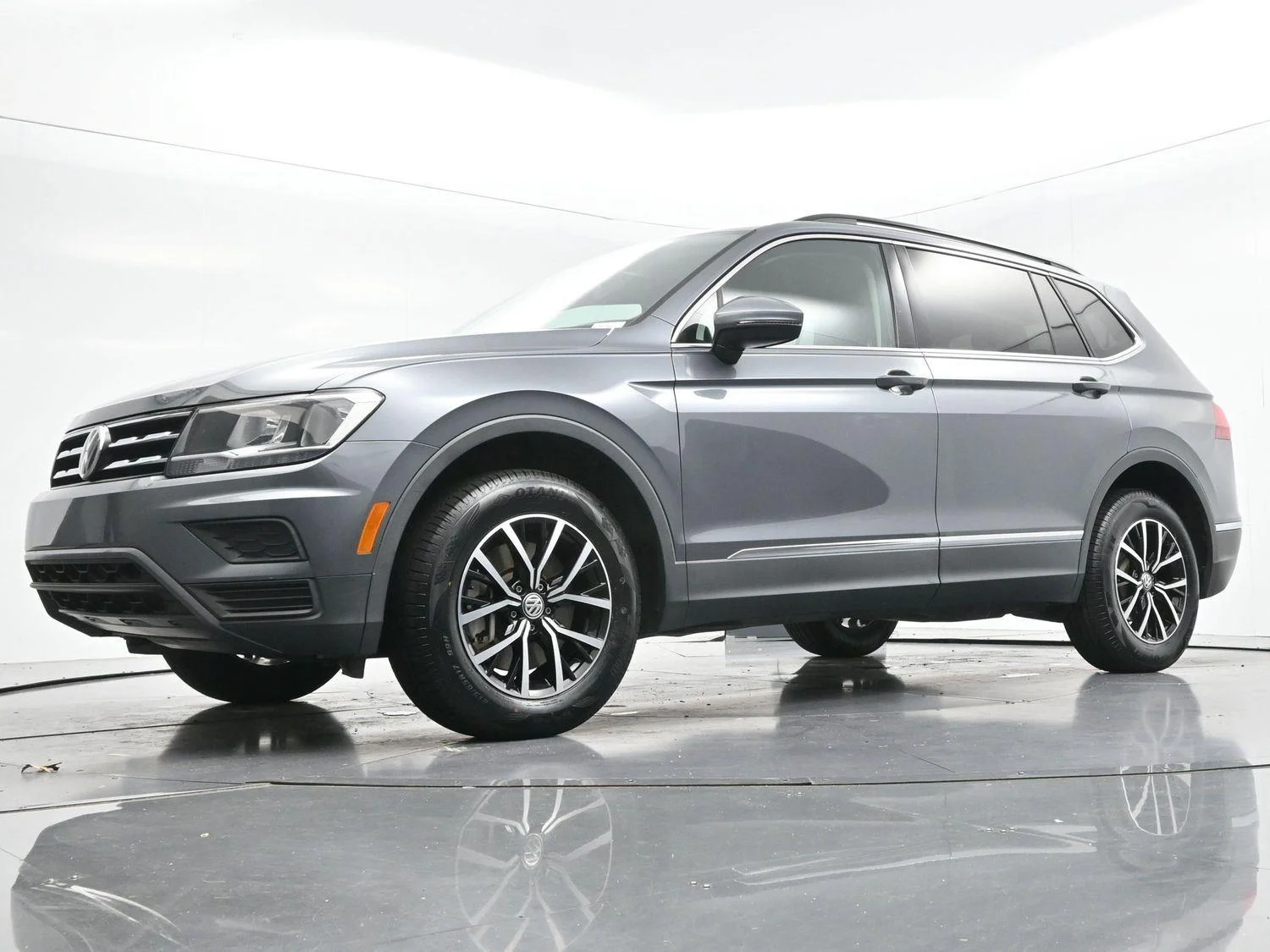 Used 2021 Platinum Gray Metallic Volkswagen SE image 41