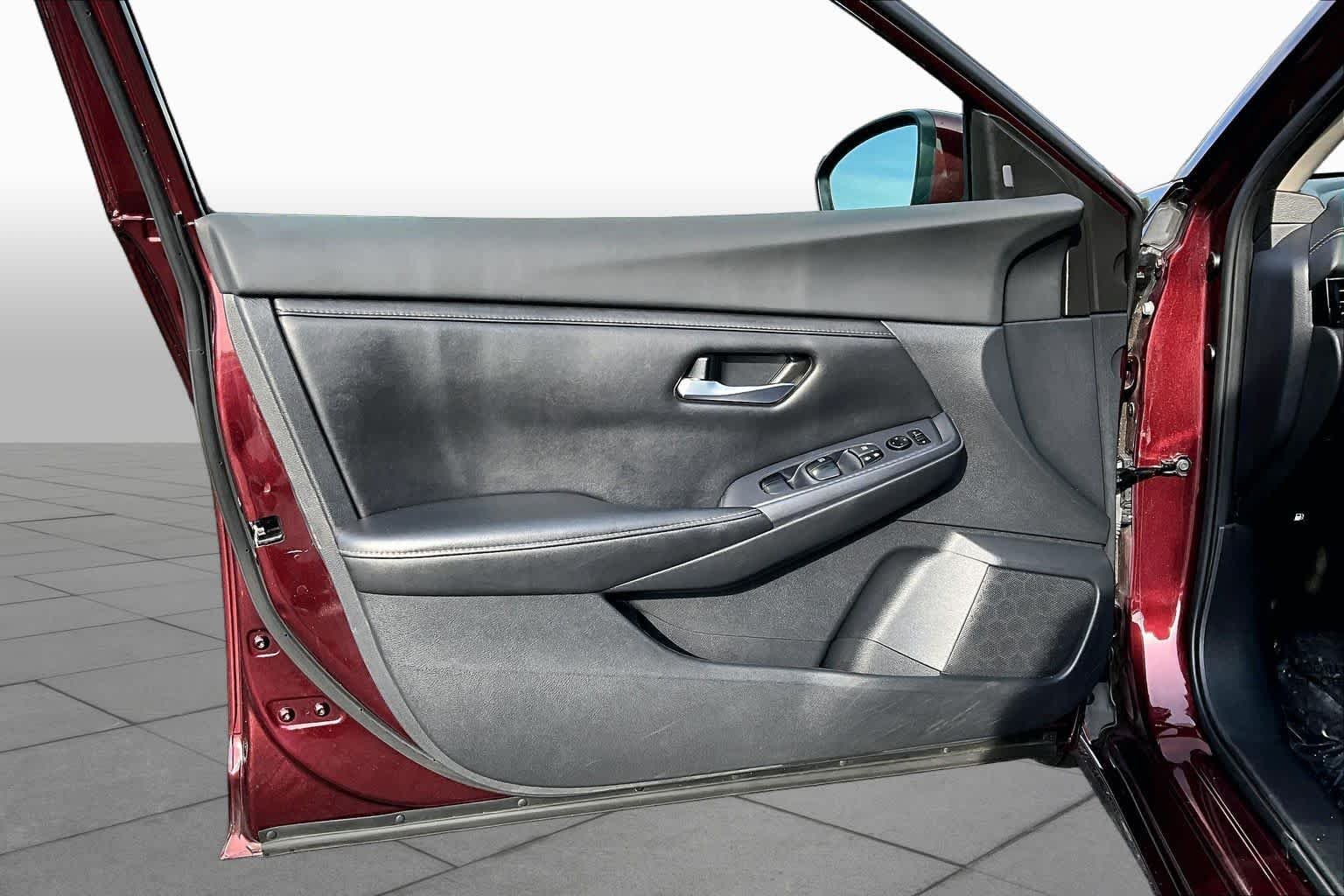 Used 2023 Rosewood Metallic Nissan SV image 22