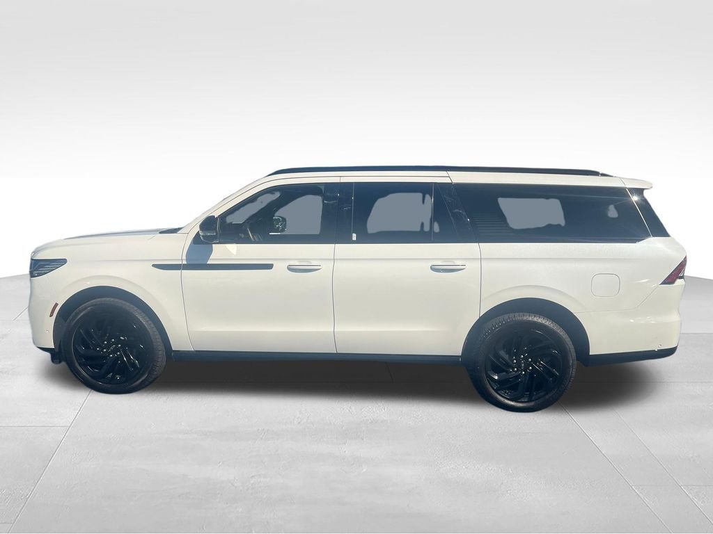 Used 2025 White Lincoln Reserve image 2