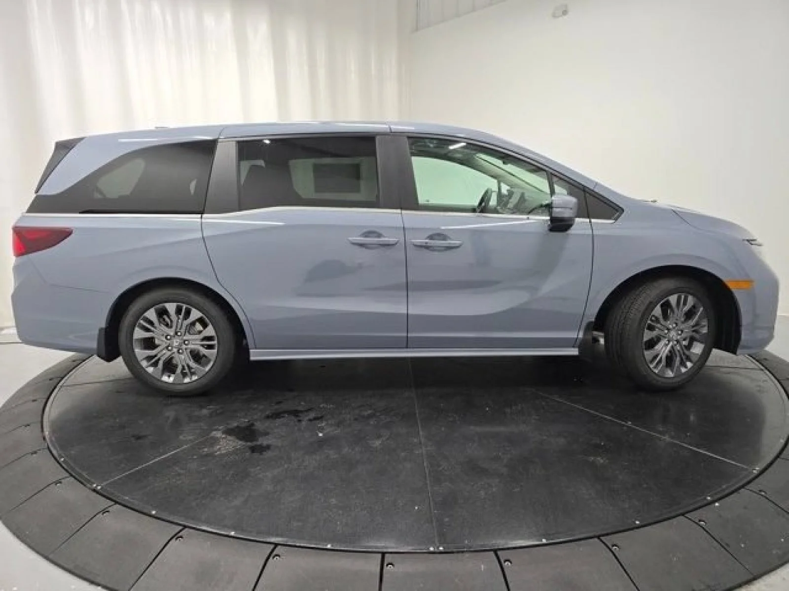 New 2026 Sonic Gray Pearl Honda Touring image 29
