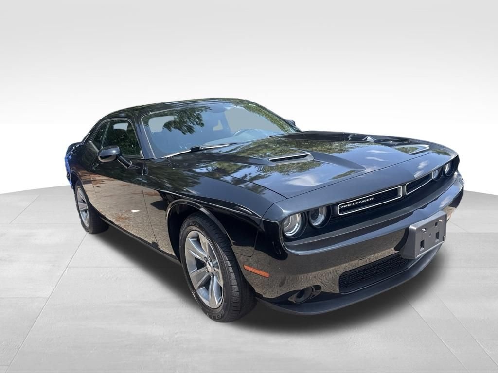 Used 2021 Green Dodge SXT image 8