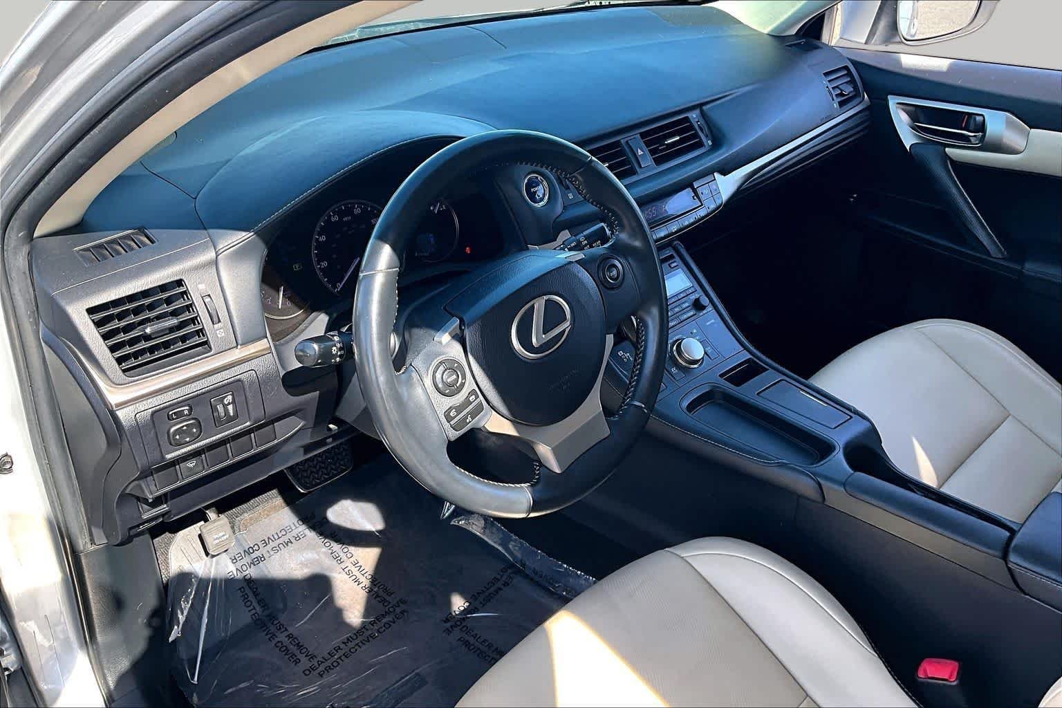 Used 2014 Silver Lining Metallic Lexus Hybrid image 17