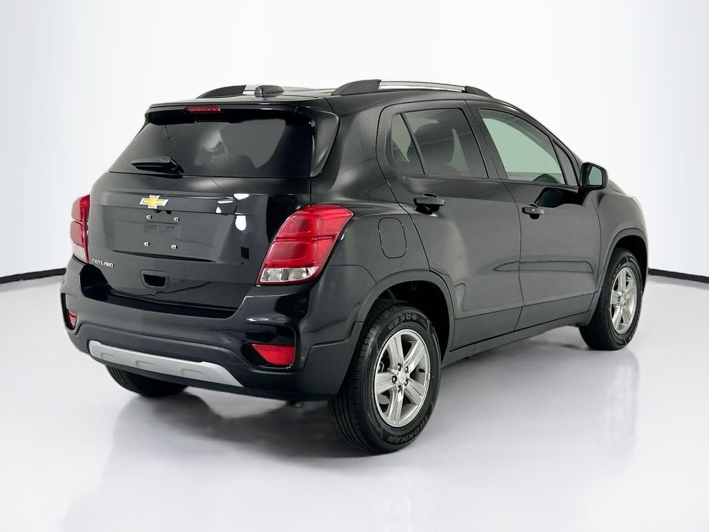 Used 2022 Black Metallic Chevrolet LT image 5